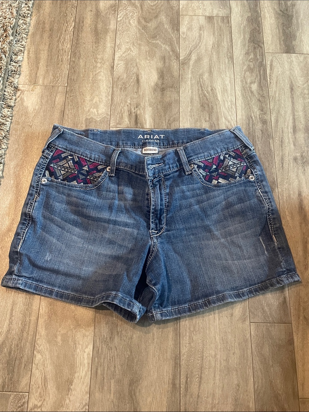 Ariat Shorts 32 Boyfriend Cut